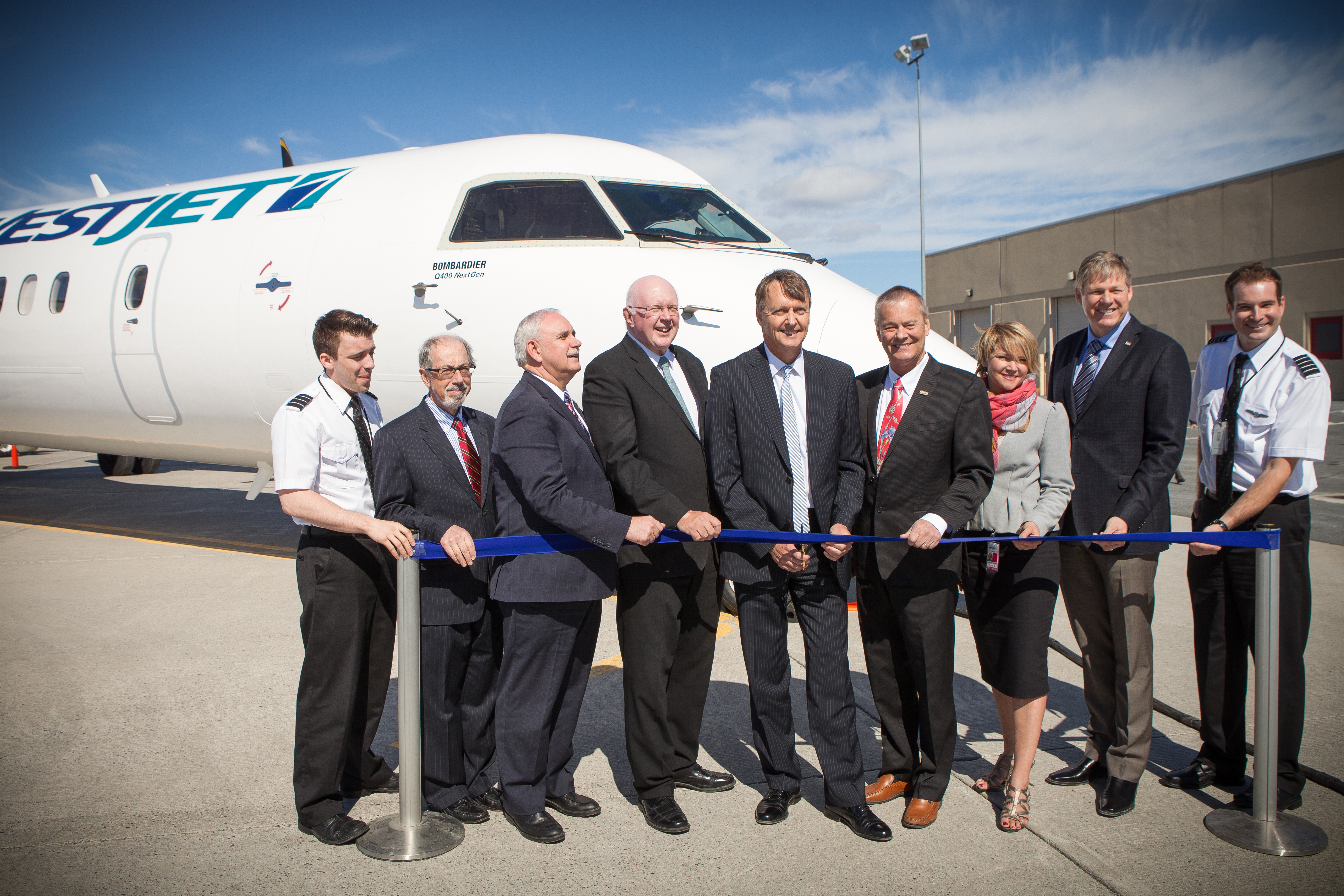 Le vol inaugural de WestJet atterrit à YFC le 15 avril 2015.